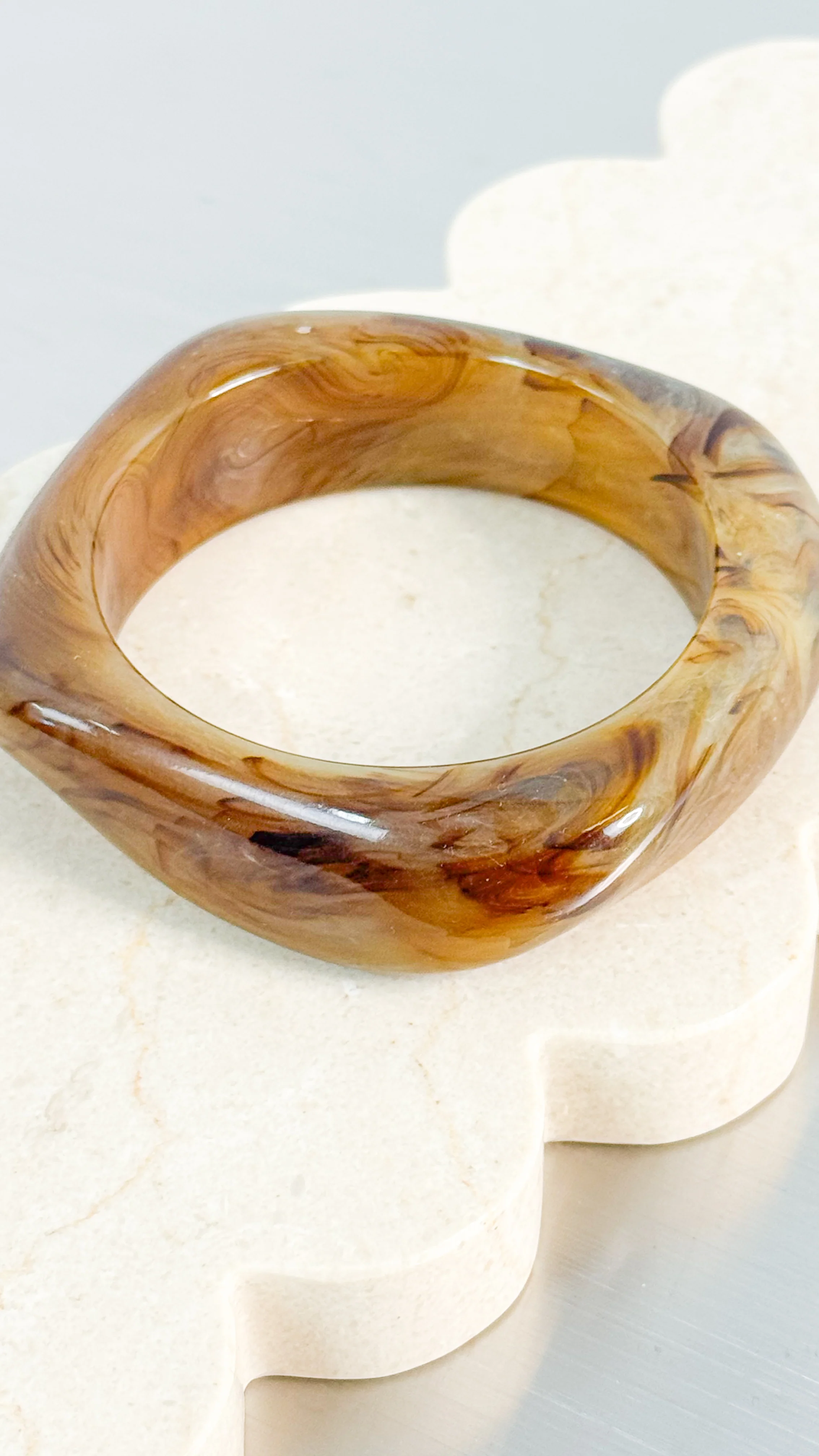 ANGULAR CUFF BANGLE - BROWN - Image 4
