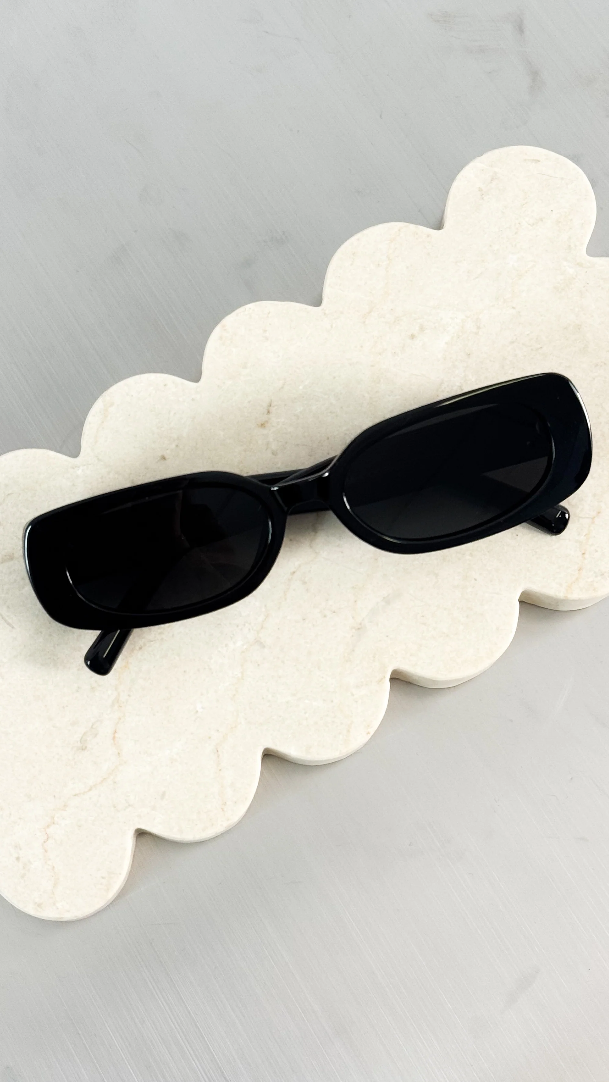 BIJOU POLARISED SUNGLASSES - BLACK - Image 6