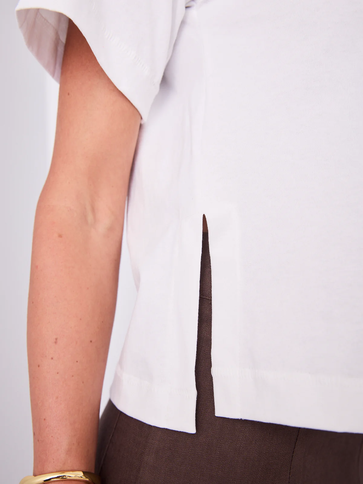 ISSI OFF THE SHOULDER TEE - WHITE - Image 6