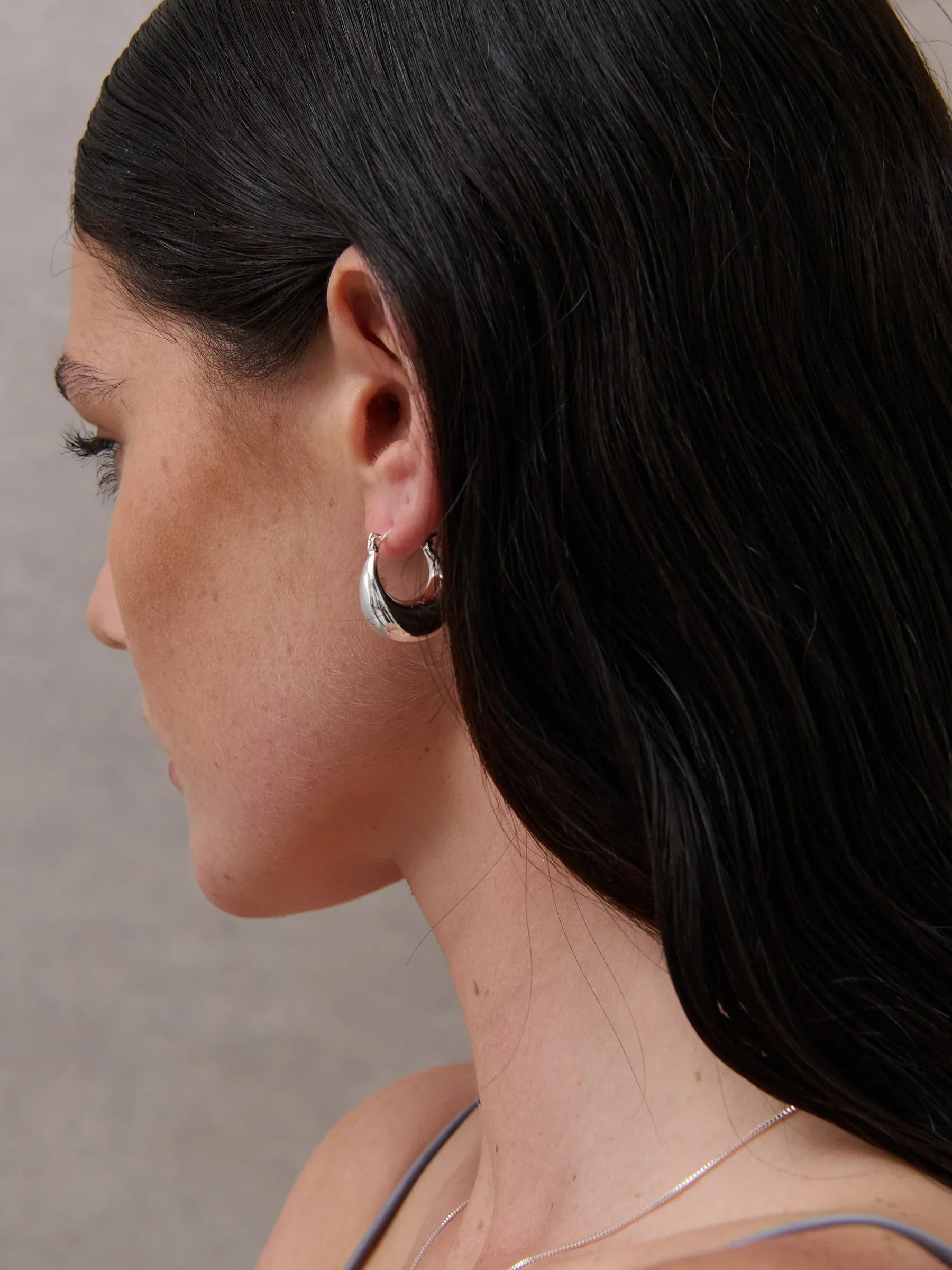 LINDA HOOP STERLING SILVER PLATED EARRINGS - SILVER - Image 2