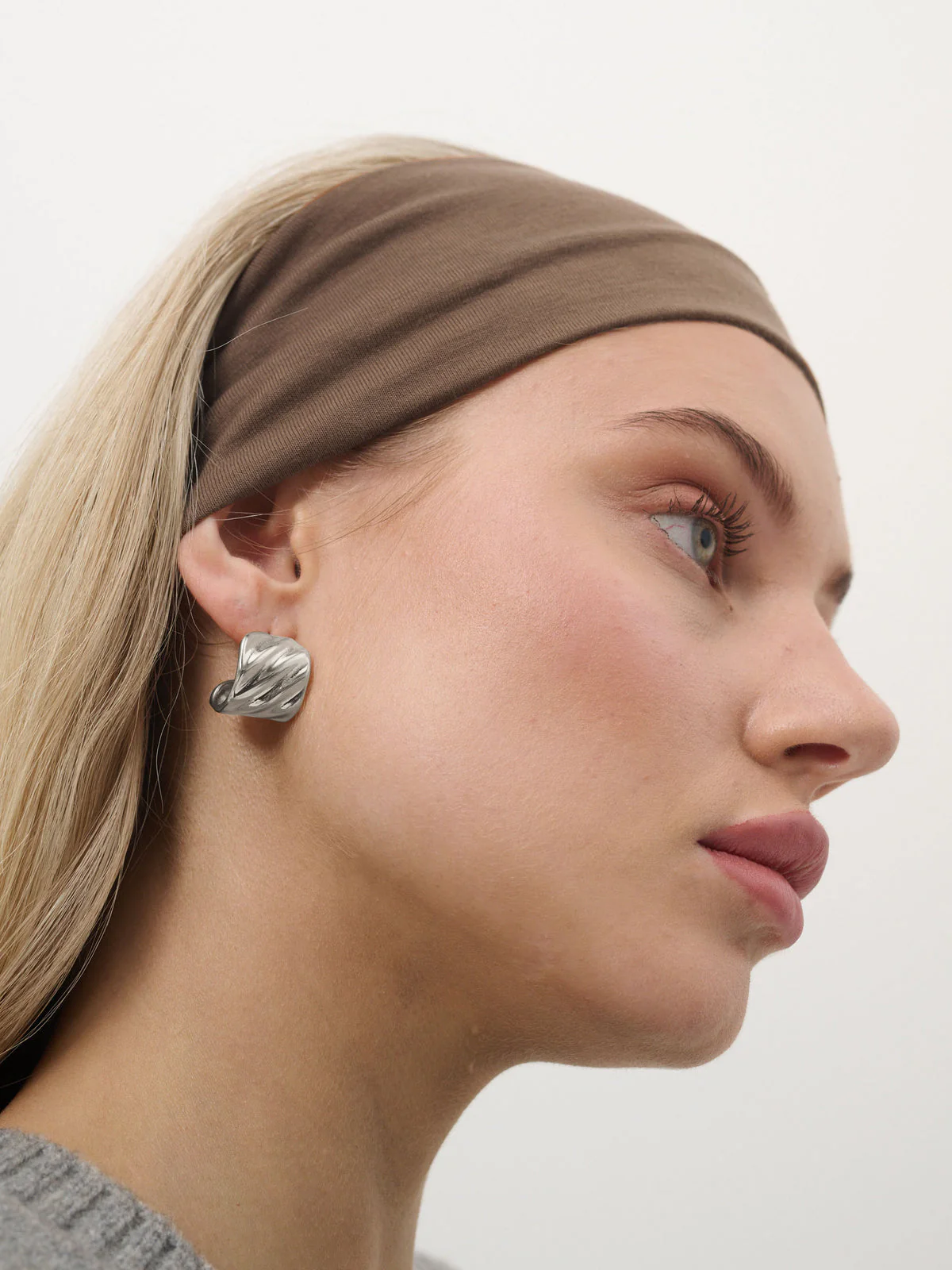 VERA TEXTURED STERLING SILVER PLATED EARRING - SILVER - Image 2